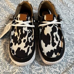 HEY DUDES // BRAND NEW WITH TAGS